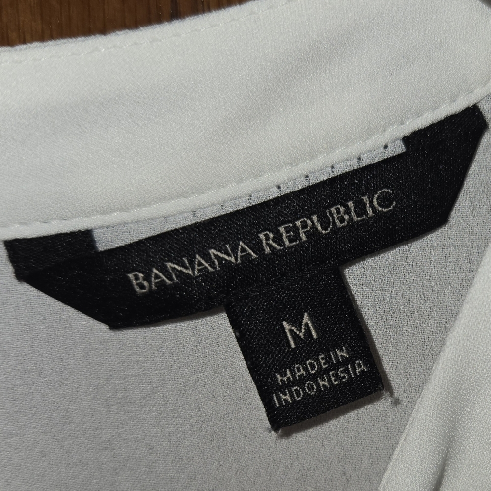 Banana Republic Sleeveless Crewneck White Tank Top Piped Neck Keyhole Back Sz M - Picture 2 of 4